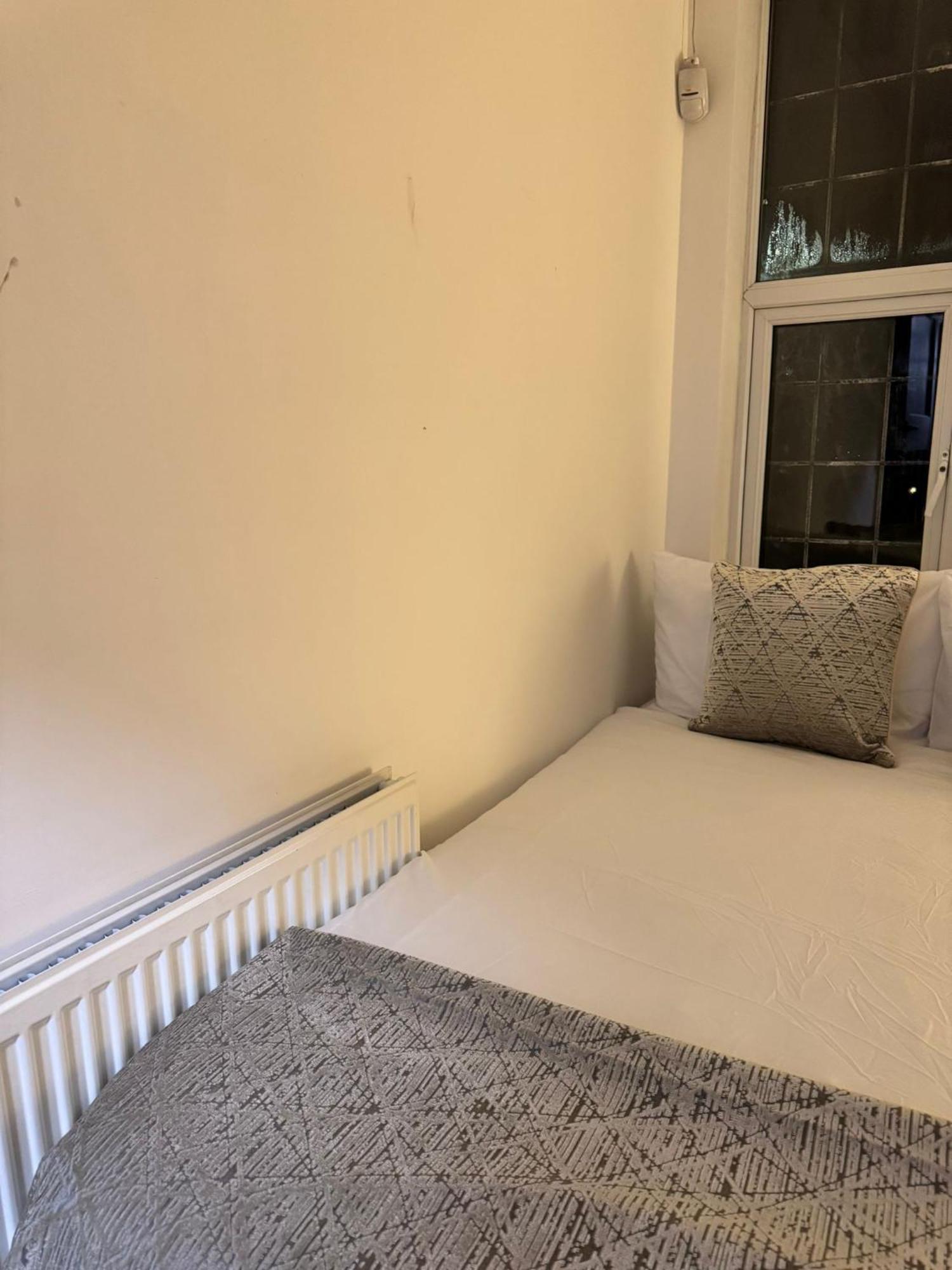 Shm Stays Solihull Hs2 Nec Airport Nr M6 M40 M42 Great For Long & Short Stays 15 Min Walk To Train Station 5 Min Drive To Town Centre Outside Bus Stops & Supermarket Free Parking Exterior foto