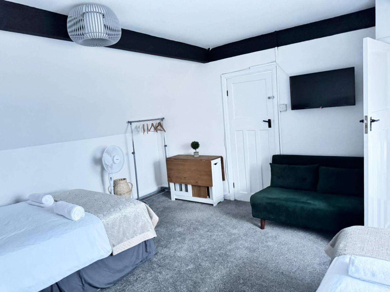 Shm Stays Solihull Hs2 Nec Airport Nr M6 M40 M42 Great For Long & Short Stays 15 Min Walk To Train Station 5 Min Drive To Town Centre Outside Bus Stops & Supermarket Free Parking Exterior foto